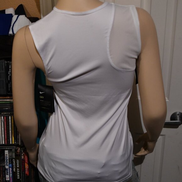 Women's Nike Dry Pull over tight Fit white Tank top new with tags XS-Small - Picture 8 of 9